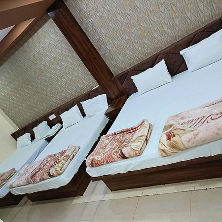 Green Leaf Hotel 乌贾因 外观 照片
