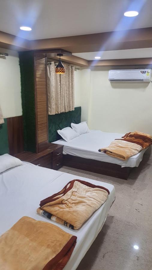 Green Leaf Hotel 乌贾因 外观 照片