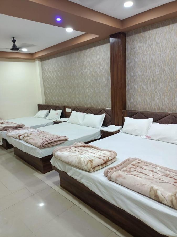 Green Leaf Hotel 乌贾因 外观 照片