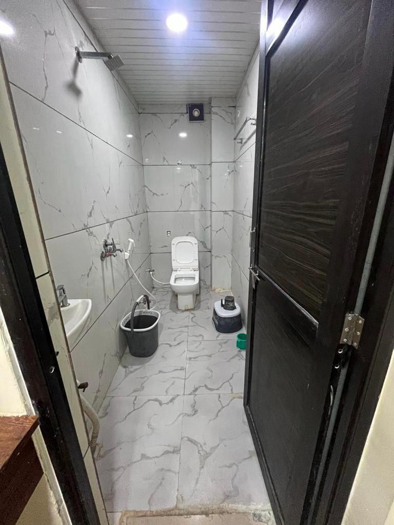 Green Leaf Hotel 乌贾因 外观 照片