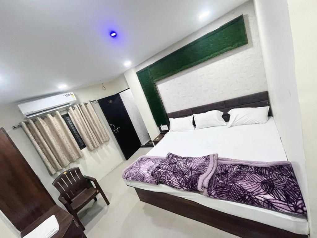 Green Leaf Hotel 乌贾因 外观 照片