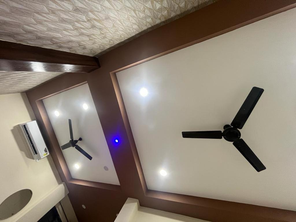 Green Leaf Hotel 乌贾因 外观 照片