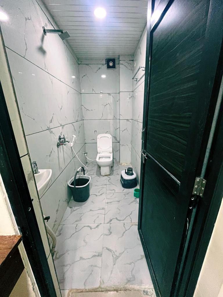 Green Leaf Hotel 乌贾因 外观 照片