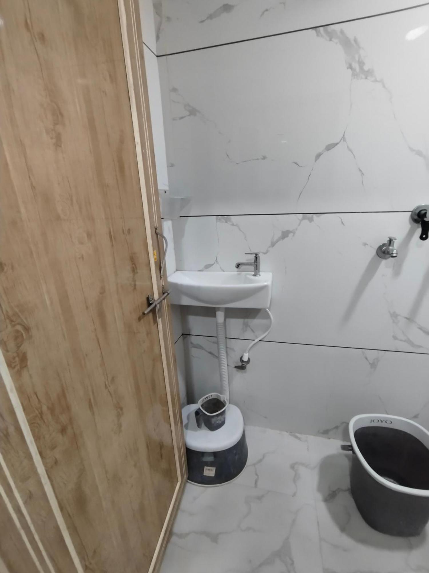 Green Leaf Hotel 乌贾因 外观 照片