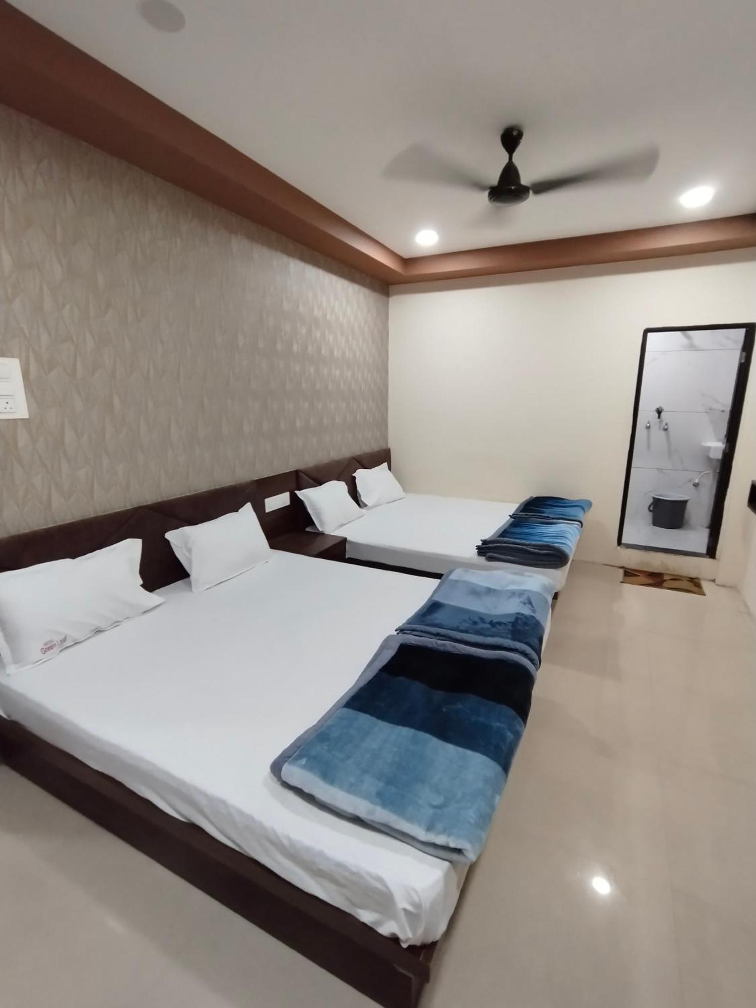 Green Leaf Hotel 乌贾因 外观 照片